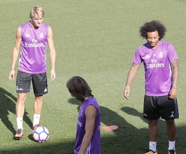 Odegaard to go on loan to Spanish club or stay at Castilla