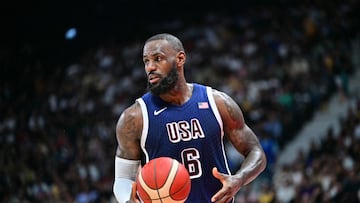 LeBron James, alero de Estados Unidos, en un amistoso ante Australia previo a París 2024.