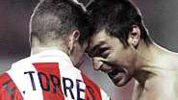 GOLEADORES. Fernando Torres y Diego Alonso marcaron tres de los cuatro goles con los que el Atlético se adjudicó la victoria frente al Levante.