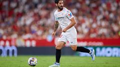 SEVILLE, SPAIN - AUGUST 19: Isco Alarcon of Sevilla FC in action during the LaLiga Santander match between Sevilla FC and Real Valladolid CF at Estadio Ramon Sanchez Pizjuan on August 19, 2022 in Seville, Spain. (Photo by Fran Santiago/Getty Images)