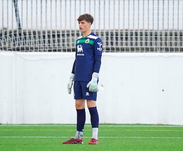 La Selección Española se lleva a Marcos Estébanez, portero del Racing