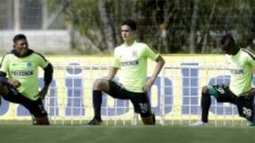 Los jugadores de Nacional sufrieron la cancha de Miami