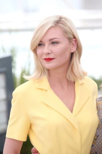 CANNES, FRANCE - MAY 11: Kirsten Dunst attends the Jury Photocall during the 69th Annual Cannes Film Festival at the Palais des Festivals on May 11, 2016 in Cannes, France. (Photo by Gisela Schober/Getty Images)