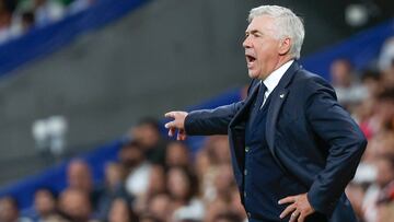 MADRID, 05/10/2024.- El entrenador del Real Madrid, Carlo Ancelotti durante el partido de la jornada 9 de Liga que disputan Real Madrid y Villarreal CF este sábado en el estadio Santiago Bernabéu. EFE/Javier Lizón