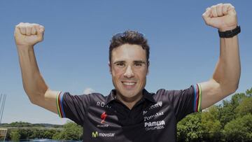 El triatleta Javier Gómez Noya posa tras ser galardonado hoy con el Premio Princesa de Asturias de los Deportes, por una trayectoria en la que superó el pasado año a Simon Lessing como el triatleta con más títulos mundiales de la historia al ganar su quinto Campeonato del Mundo. Además, cuenta en su palmarés con la medalla de plata en los Juegos Olímpicos de 2012 en Londres y con cuatro Campeonatos de Europa.