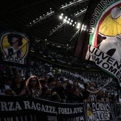 Record crowd watch as Juventus Women close in on title