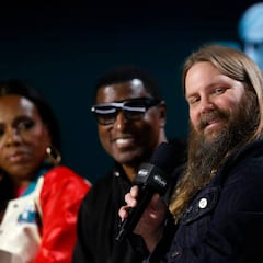 Who is Chris Stapleton, the artist who sings the national anthem at Super Bowl 2023?