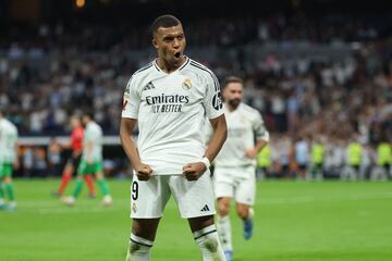 Mbappé celebra su segundo gol frente al Betis.