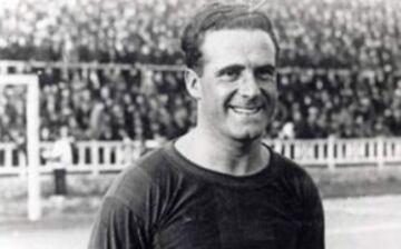Héctor Sacariones cierra la lista de jugadores con cuatro Copa América. (1917, 1923, 1924 y 1926)