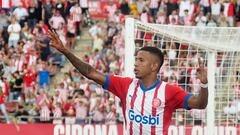 GIRONA, 23/09/2023.- Savio, delantero brasileño del Girona FC celebra su gol durante el encuentro correspondiente a la jornada 6 de LaLiga que enfrentó al Girona y al Mallorca en el Estadi Montilivi en Girona, este sábado. EFE/ David Borrat
