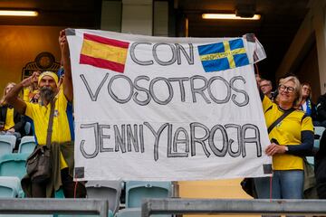 Aficionados suecos muestran una pancarta de apoyo a Jennifer Hermoso y a la selección este viernes, previo  al partido de la Liga de las Naciones, entre Suecia y España.