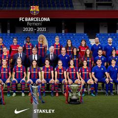 Foto oficial del Barça con el triplete: "Una plantilla histórica"