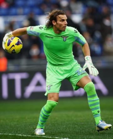 Fue el segundo arquero en la Euro 2016 y está en el cuadro romano desde la temporada 2011.