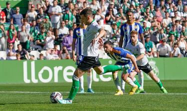 El jugador racinguista abrió el marcador tras una buena jugada de ataque de los de Romo. Aunque lleva un inicio de temporada muy bueno, le faltaba el premio del gol.