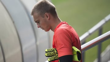 Cillessen sufre un esguince de tobillo entrenando con Holanda