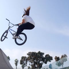 Las increíbles acrobacias de Maca Pérez, la mejor rider chilena
