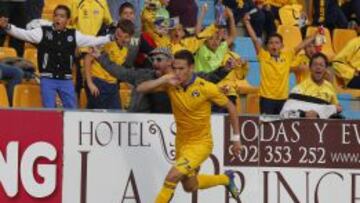 David Rodríguez celebra su gol con la grada.