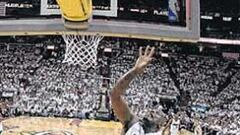 Deng y Gordon le dan la puntilla al campeón