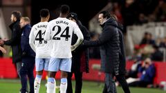 Unai Emery y Jhon Durán durante un partido de Aston Villa.