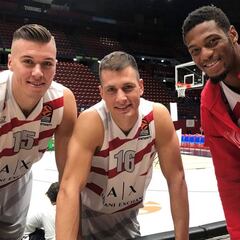 Mike James y Nedovic aterrizan en Milán: este año sí, gritan