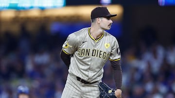 LOS ANGELES, CALIFORNIA - SEPTEMBER 25: Dylan Cease #84 of the San Diego Padres throws against the Los Angeles Dodgers in the first inning at Dodger Stadium on September 25, 2024 in Los Angeles, California. Ronald Martinez/Getty Images/AFP (Photo by RONALD MARTINEZ / GETTY IMAGES NORTH AMERICA / Getty Images via AFP)