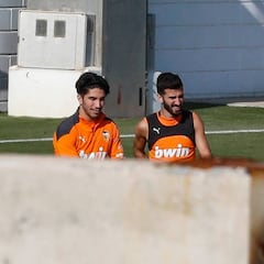 Carlos Soler aprieta para volver antes del parón