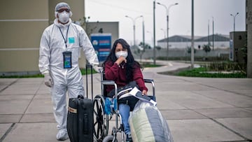 Angelica, 46, who recovered from COVID-19, poses for a picture next to a health worker after being discharged from the Villa Panamericana, a housing complex converted into a hospital, in Villa El Salvador district, on the southern outskirts of Lima on August 28, 2020. - More than 10,000 people have recovered from Covid-19 in Peru, which registers more than 660,000 cases and more than 29,000 deaths. (Photo by ERNESTO BENAVIDES / AFP)