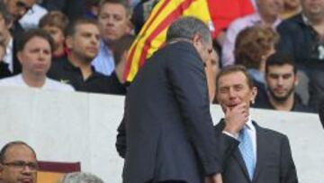 Zubizarreta, con Butrague&ntilde;o en el Camp Nou.