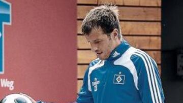<b>POSIBLE SALIDA. </b>Van der Vaart podría estar viviendo sus últimas horas como capitán del Hamburgo.