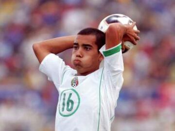 El defensa jugó cinco partidos y recibió dos amarillas en ese Mundial 2005.