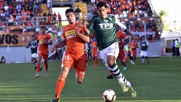 Futbol, Cobreloa vs Santiago Wanderers
fecha 10, Campeonato de Primera B 2019
El jugador de Santiago Wanderers Adrian Cuadra disputa el baln con Felipe Flores de Cobreloa durante el partido de primera B disputado en el estadio Zorros del Desierto de Calama, Chile.
28/04/2019
Pedro Tapia/ Photosport.