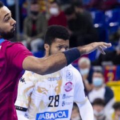 Un Barça coral arrolla a un Ademar en caída libre