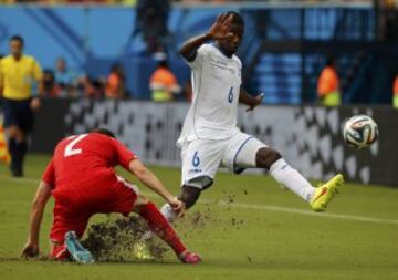 Stephan Lichtsteiner y Juan Carlos García.