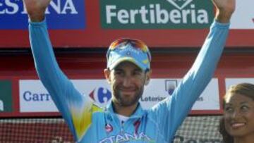 Nibali, en el podio tras una etapa de la Vuelta.