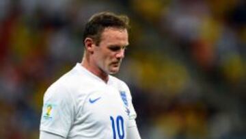 Rooney, durante el debut ante Italia.