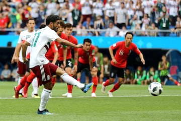 Los rostros de la celebración del gol de Carlos Vela