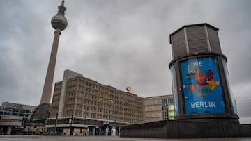 View of Berlin&#039;s deserted Alexandeplatz shopping district on January 7, 2021 amid the ongoing novel coronavirus (Covid-19) pandemic. - German politicians decided to extend a partial lockdown in Europe&#039;s top economy as coronavirus deaths continue