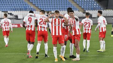 El Almería se va superando y aprende a remar en contra