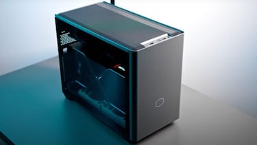 CLX Hathor, el curioso PC que esconde otro ordenador en su interior