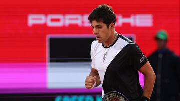 Estoril (Portugal), 01/04/2024.- Chilean tennis player Christian Garin in action during the match played against Austrian opponent Jurij Rodionov