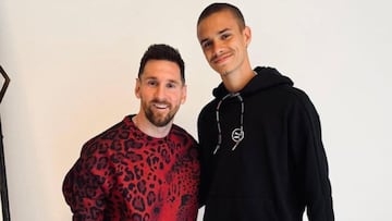 Romeo, hijo de David Beckham visitó a las figuras del PSG. Llamó la atención una fotografía con Lionel Messi, posible compañero en Inter Miami.