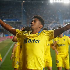 Cádiz pone a Anthony ‘Choco’ Lozano como Pelé tras la salvación