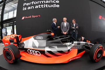 González, Baker y Aparicio, en la presentación en Madrid del proyecto de Audi para la Fórmula 1.
