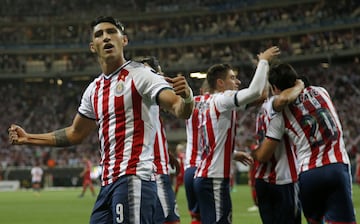 Título de Chivas causa locura en el Ángel de la Independencia