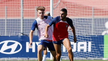 Koke y Pablo Barrios, durante un entrenamiento del Atlético en Los Ángeles de San Rafael.