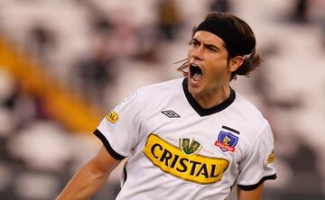 Ezequiel Miralles estuvo en Colo Colo en 2009-2011, donde jugó 69 partidos y anotó 40 goles, con una media de 0,58 tantos por encuentro. Ganó el Clausura 2009.