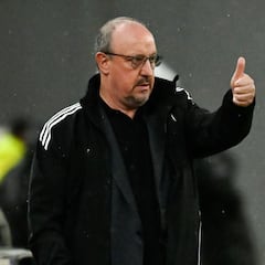 Benítez cae de pie en Atenas