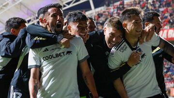 Futbol, Union La Calera vs Colo Colo.
Fecha 25, campeonato Nacional 2024.
Los jugadorees de Colo Colo celebran tras marcar un gol contra Union La Calera durante el partido de primera division disputado en el estadio Nicolas Chahuan de La Calera, Chile.
16/10/2024
Andres Pina/Photosport
Football, Union La Calera vs Colo Colo.
25th round, 2024 National Championship.
Colo Colo's players celebrate after scoring against Union La Calera during a first division match at the Nicolas Chahuan stadium in La Calera, Chile.
16/10/2024
Andres Pina/Photosport