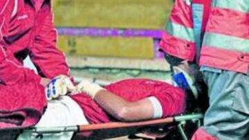 <b>UN SUSTO IMPORTANTE. </b>Jorquera abandonó el terreno de juego en camilla con un fuerte golpe en la cabeza. Quedó inconsciente.