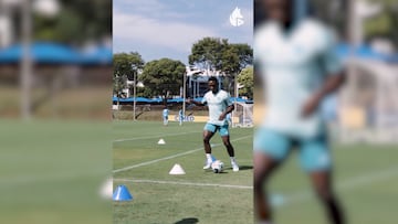 Llega cedido por un año desde el Bournemouth, con el objetivo de potenciar el ataque y recuperar el nivel que mostró en Europa.